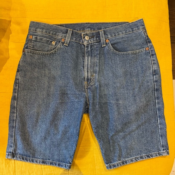 Men’s denim Levi’s shorts - Size 32 - Picture 2 of 4